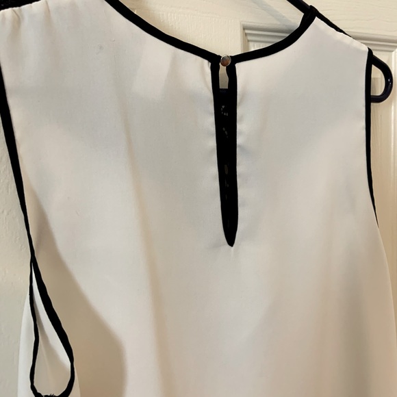 Lace satin sleeveless top - Picture 2 of 2